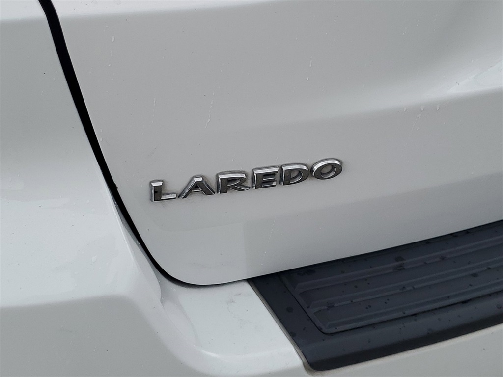 2013 Jeep Grand Cherokee Laredo 30