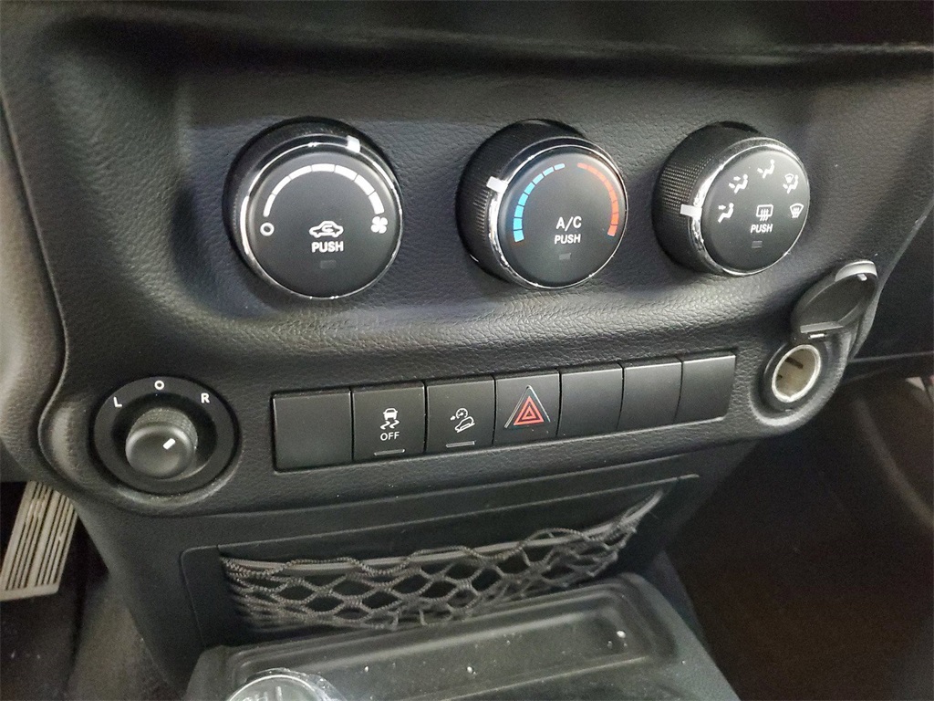 2014 Jeep Wrangler Unlimited Sport 18