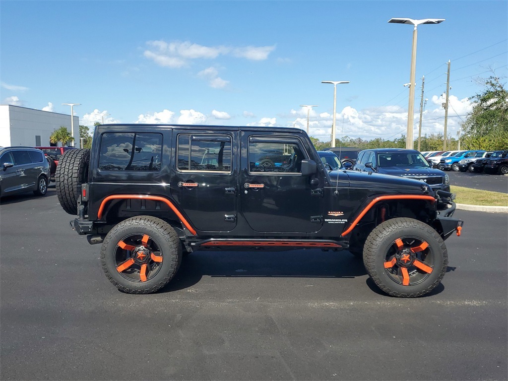 2014 Jeep Wrangler Unlimited Sahara 8