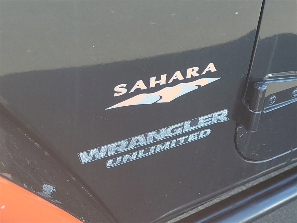 2014 Jeep Wrangler Unlimited Sahara 9