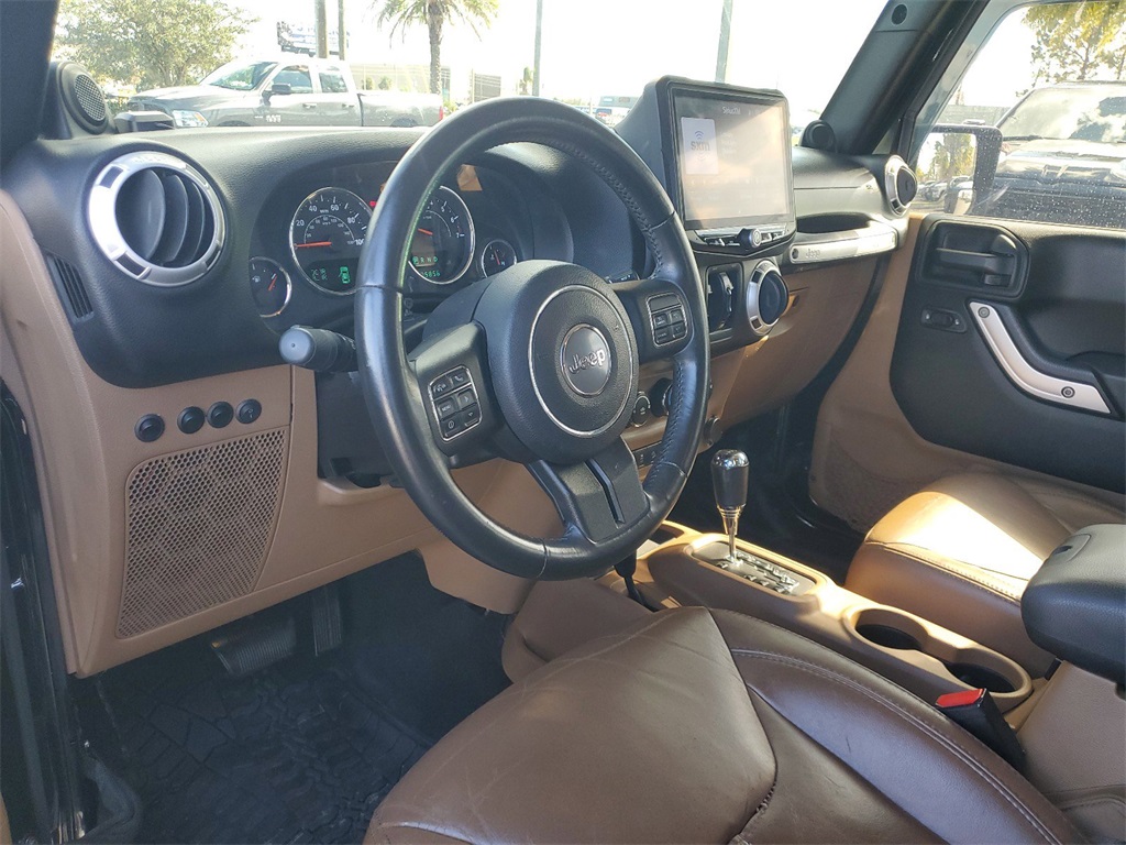 2014 Jeep Wrangler Unlimited Sahara 12