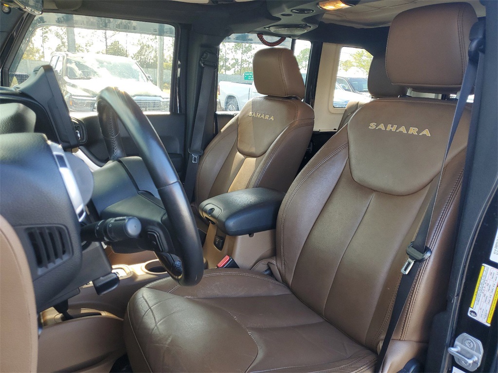 2014 Jeep Wrangler Unlimited Sahara 13