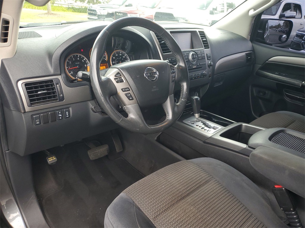 2014 Nissan Armada SV 13