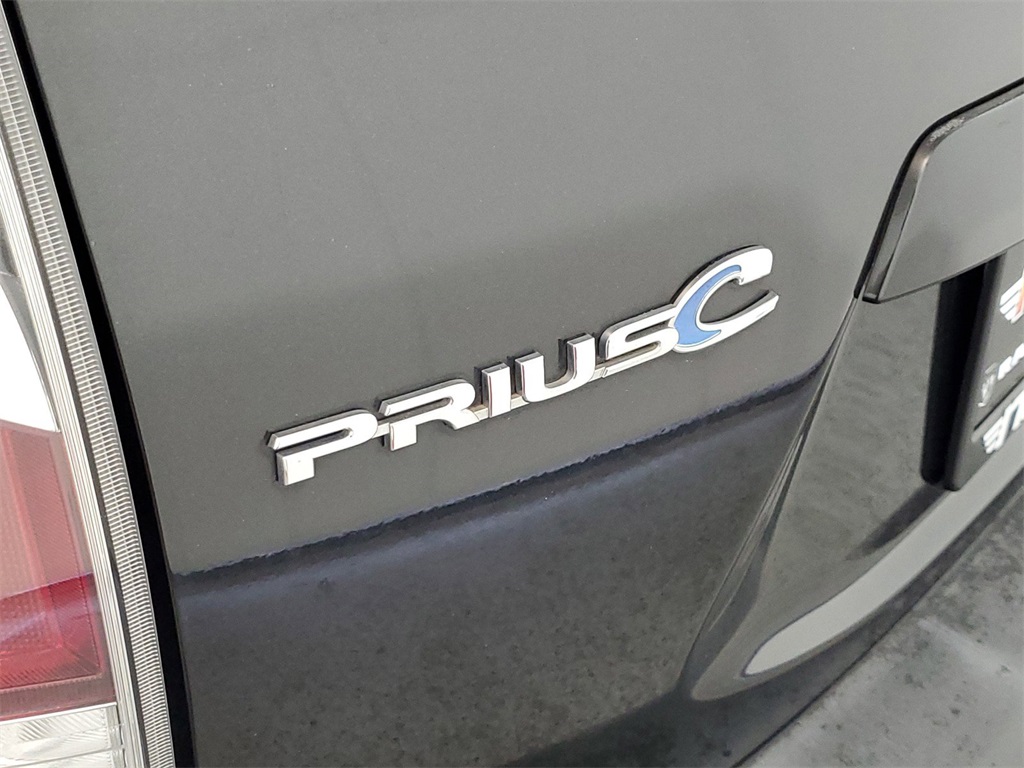 2016 Toyota Prius c Two 30