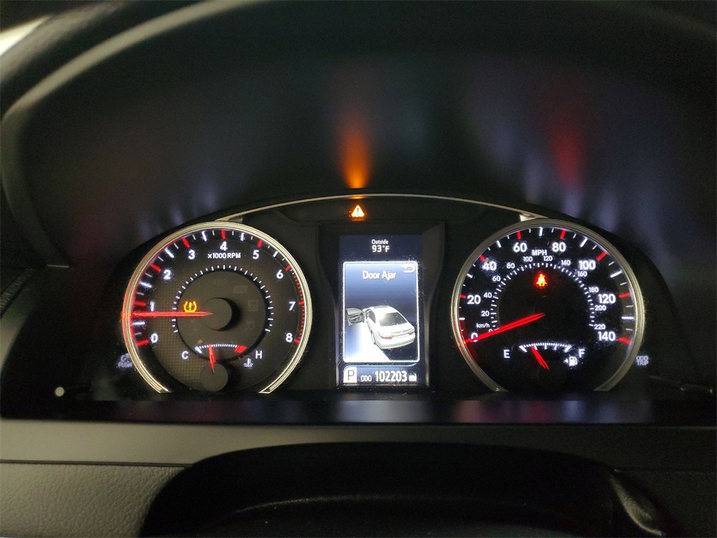 2016 Toyota Camry SE 23