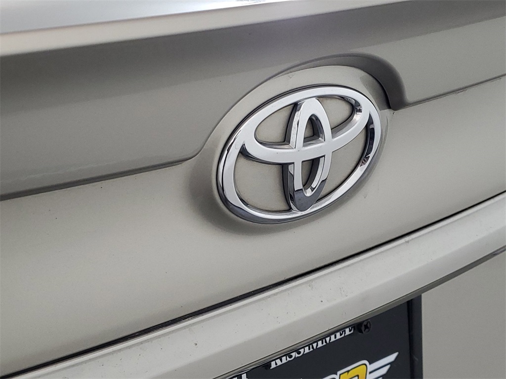2016 Toyota Camry SE 30