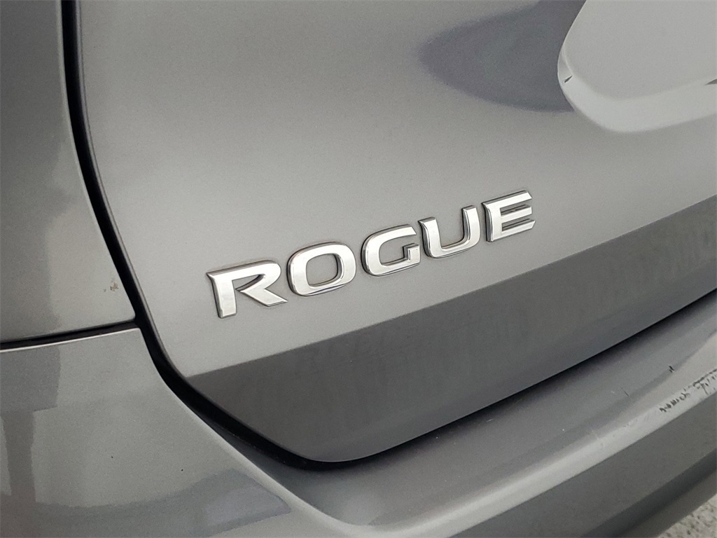 2016 Nissan Rogue S 10