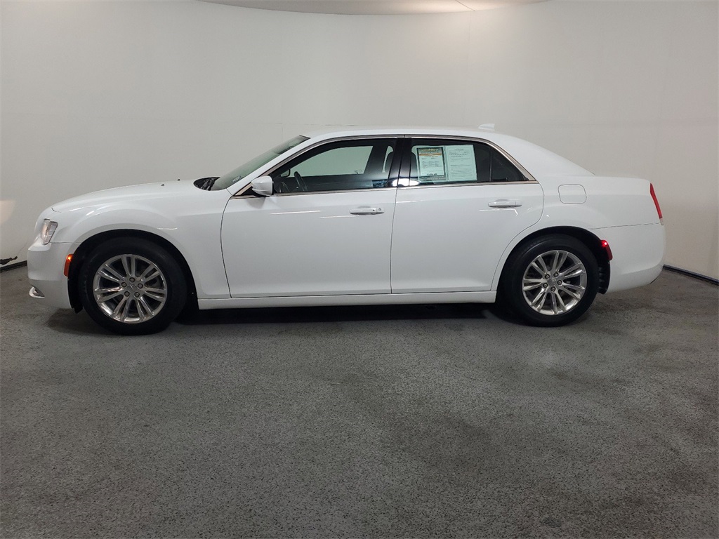 2021 Chrysler 300 Touring 4