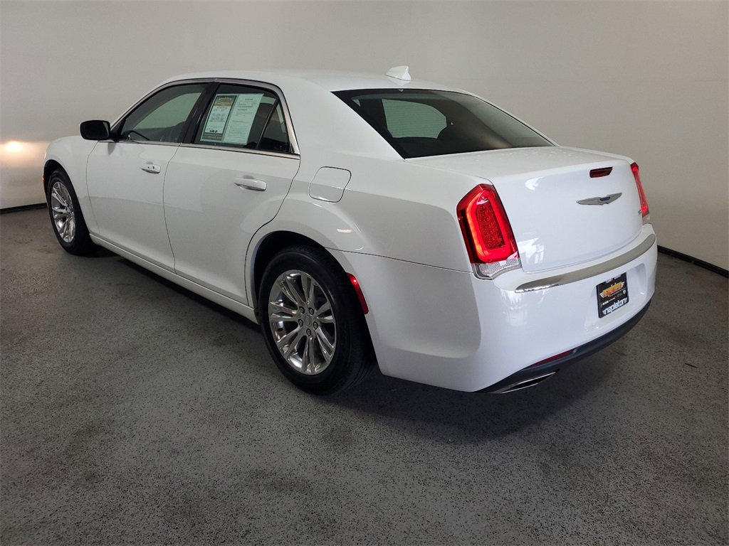 2021 Chrysler 300 Touring 5