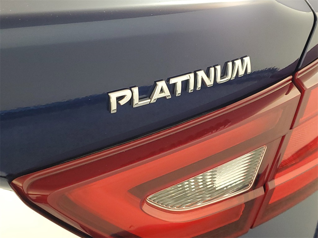 2017 Nissan Maxima Platinum 33
