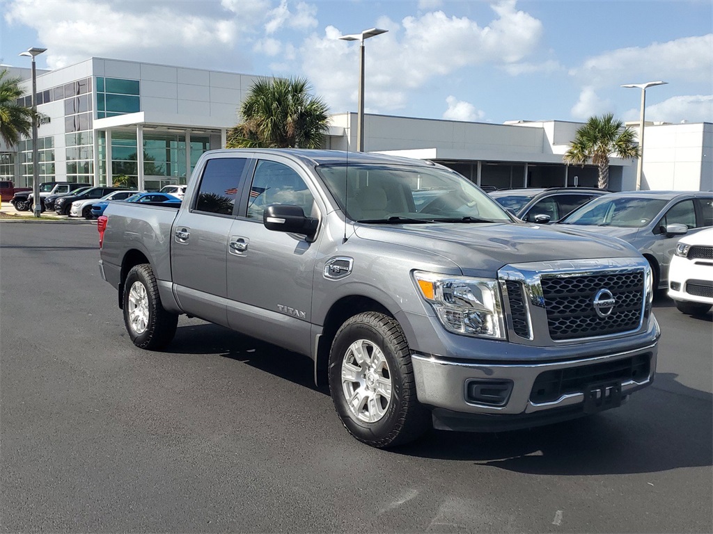 2017 Nissan Titan SV 1