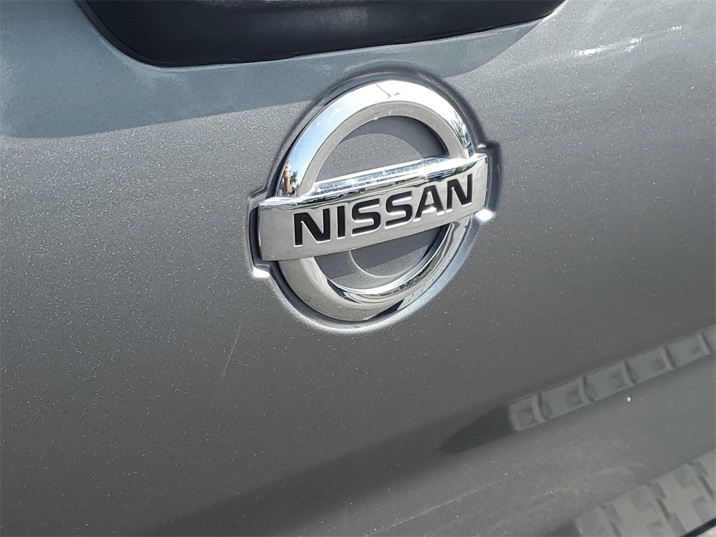 2017 Nissan Titan SV 9