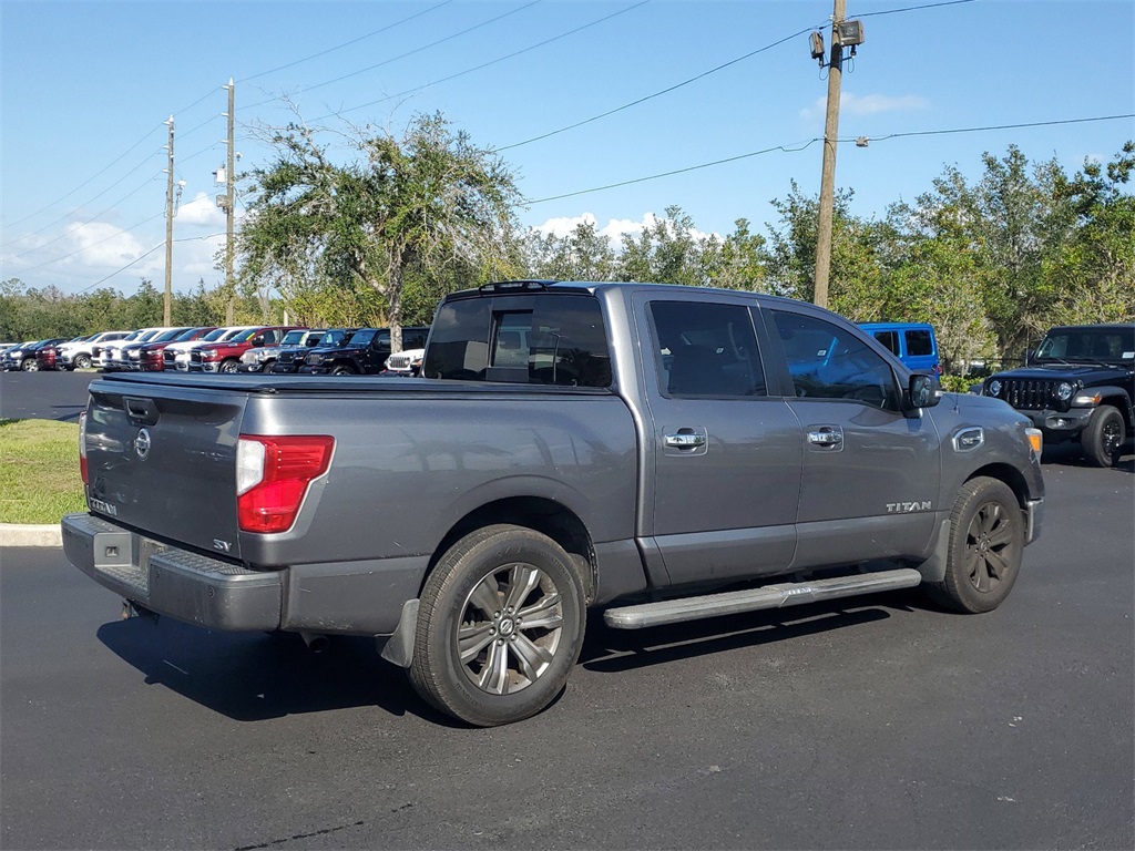 2017 Nissan Titan SV 8