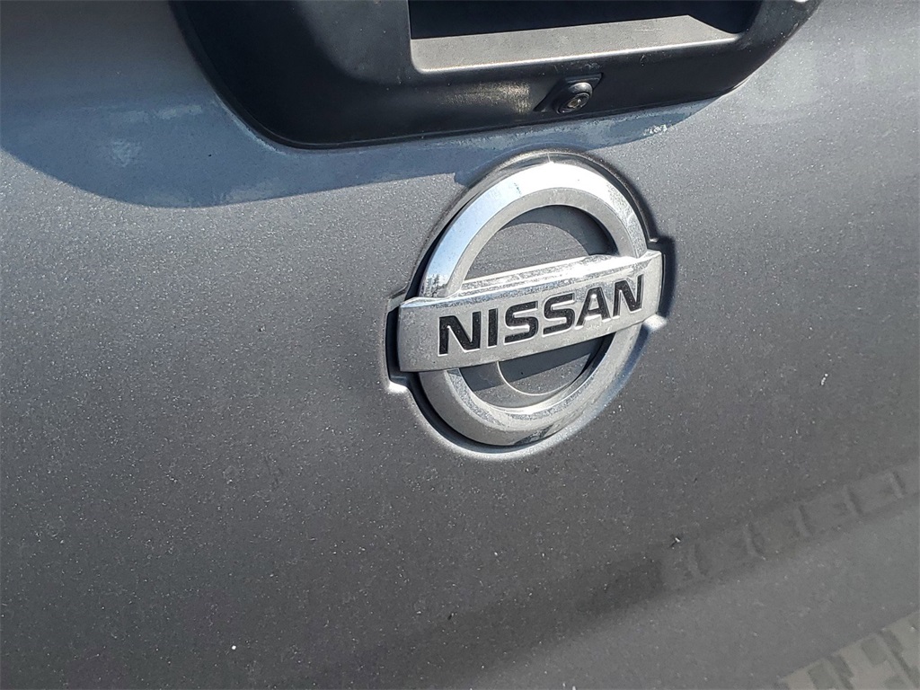 2017 Nissan Titan SV 9