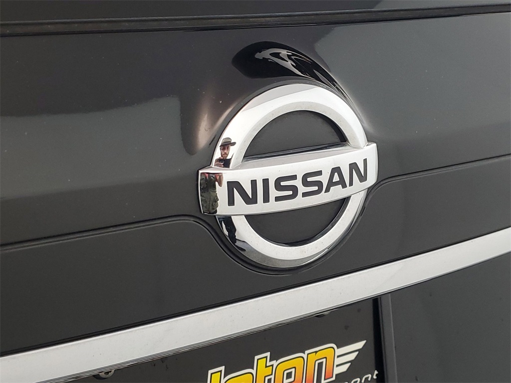 2017 Nissan Rogue SL 33