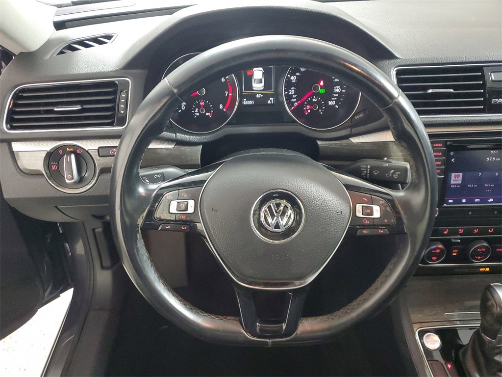 2018 Volkswagen Passat 2.0T SE 19