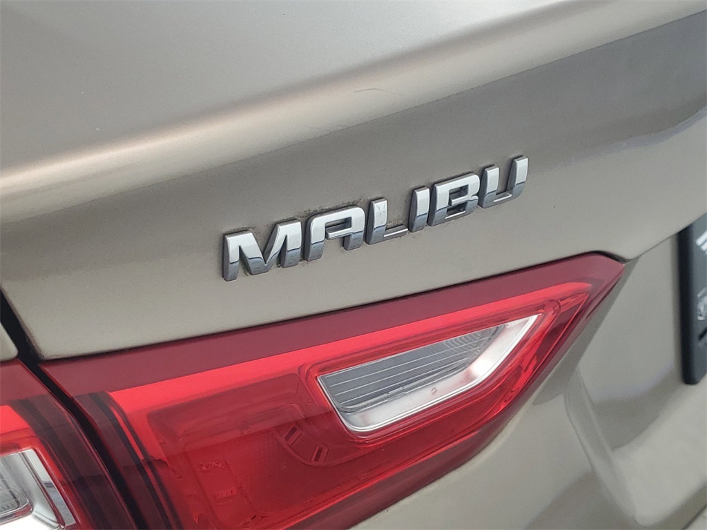 2018 Chevrolet Malibu LT 32