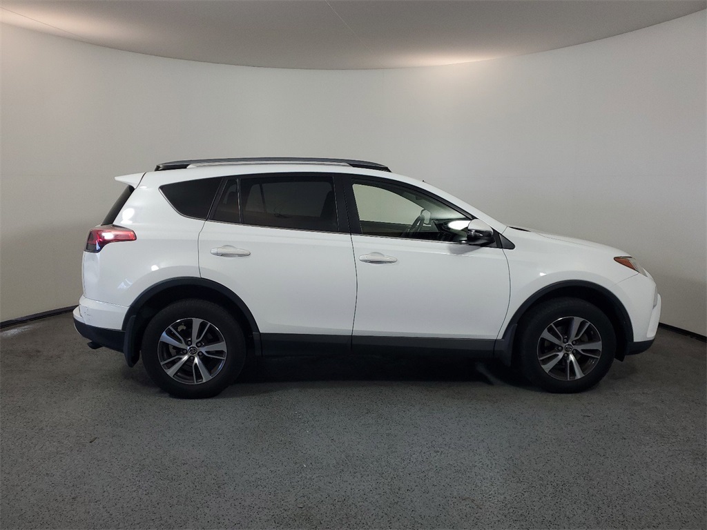 2018 Toyota RAV4 LE 9