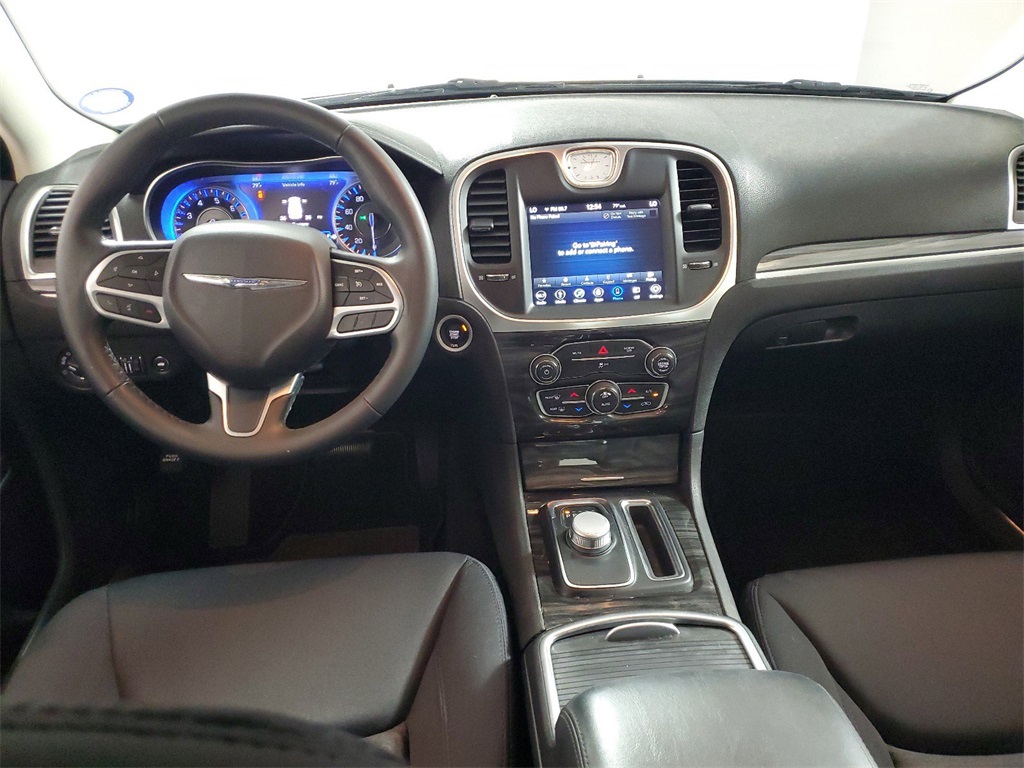 2019 Chrysler 300 Touring 19
