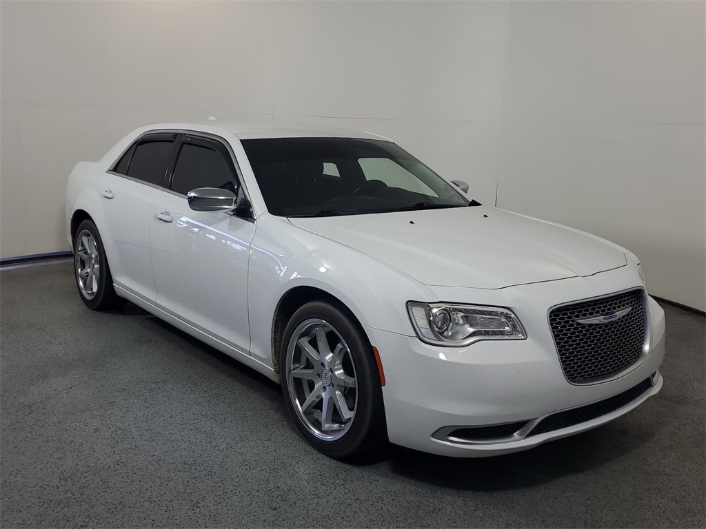 2019 Chrysler 300 Touring 1