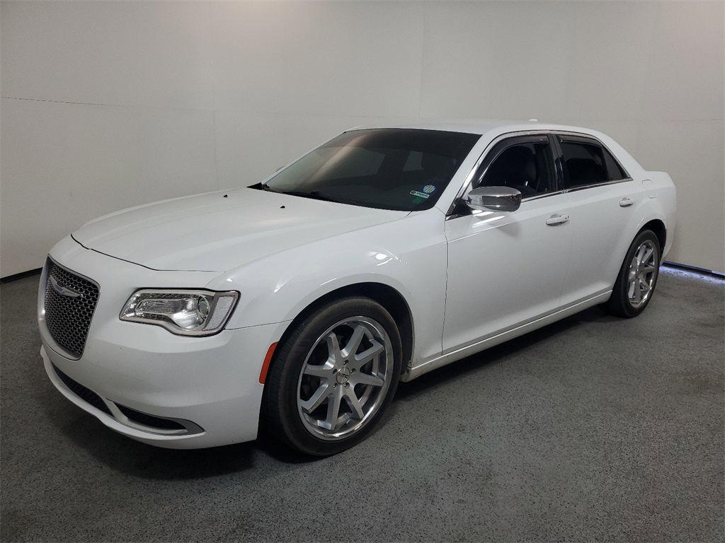 2019 Chrysler 300 Touring 3