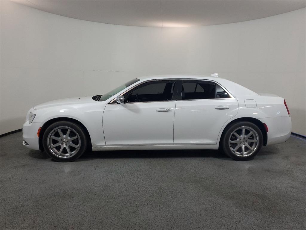 2019 Chrysler 300 Touring 4