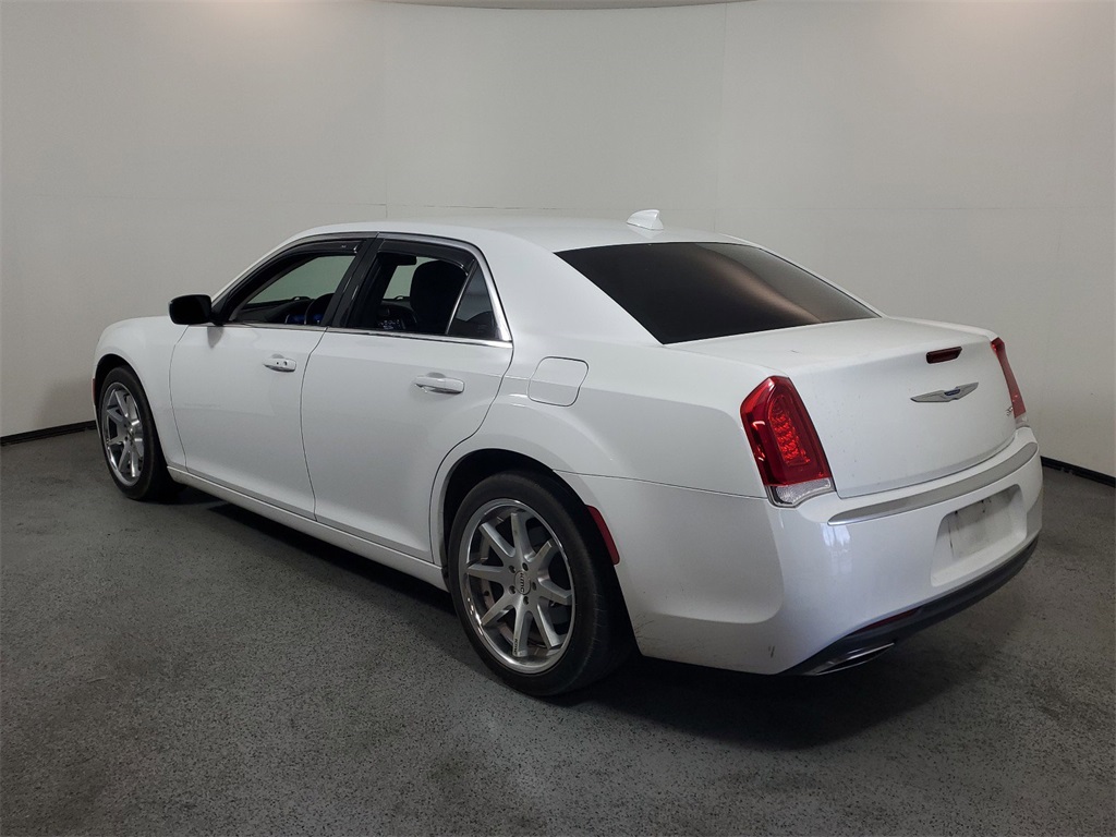 2019 Chrysler 300 Touring 5