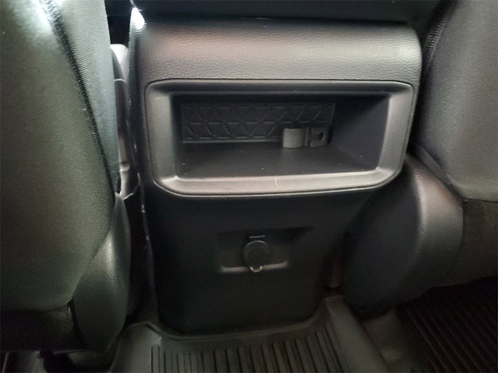 2019 Toyota RAV4 LE 18