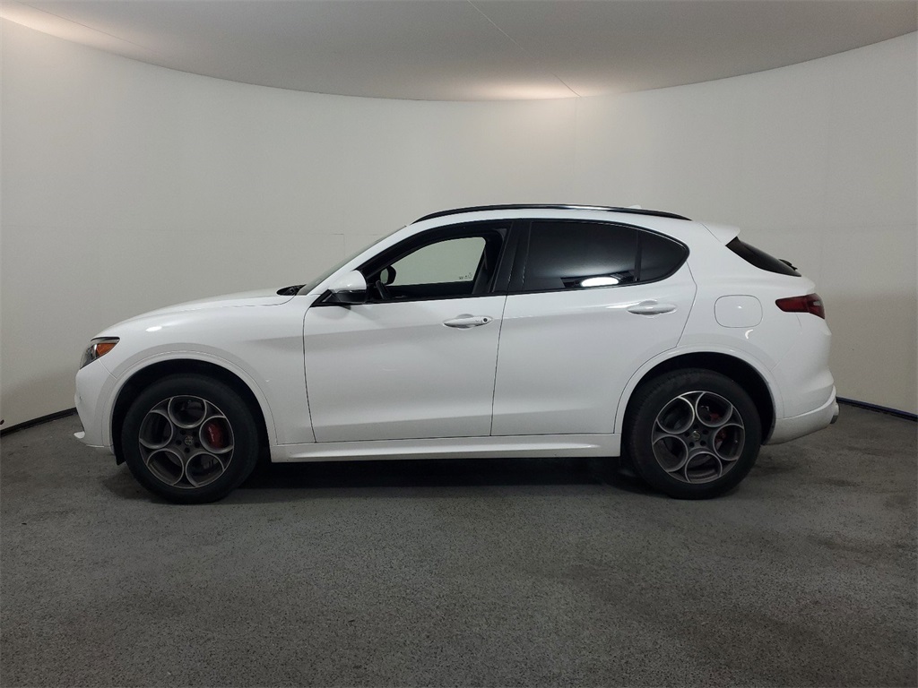 2020 Alfa Romeo Stelvio Base 4