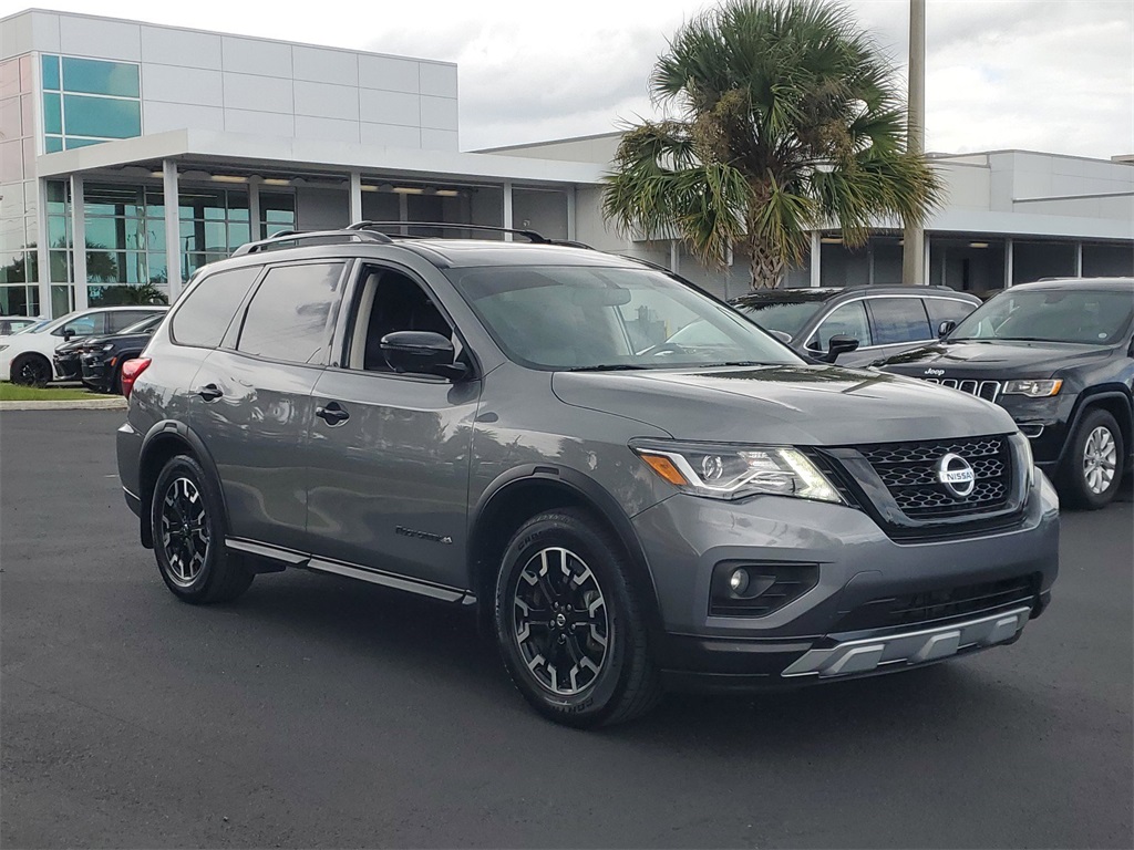 2020 Nissan Pathfinder SL 1