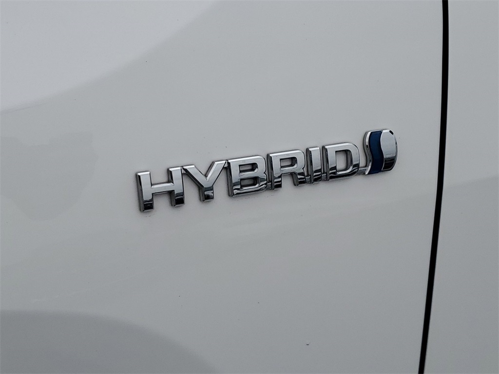 2020 Toyota RAV4 Hybrid LE 32