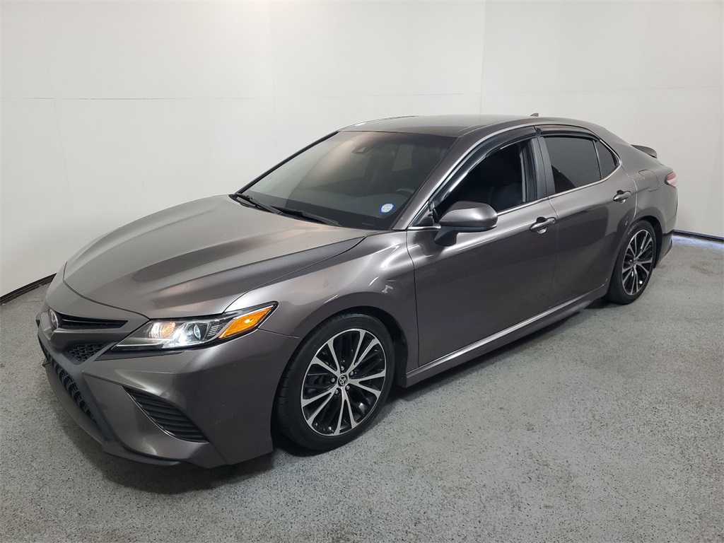 2020 Toyota Camry SE 3