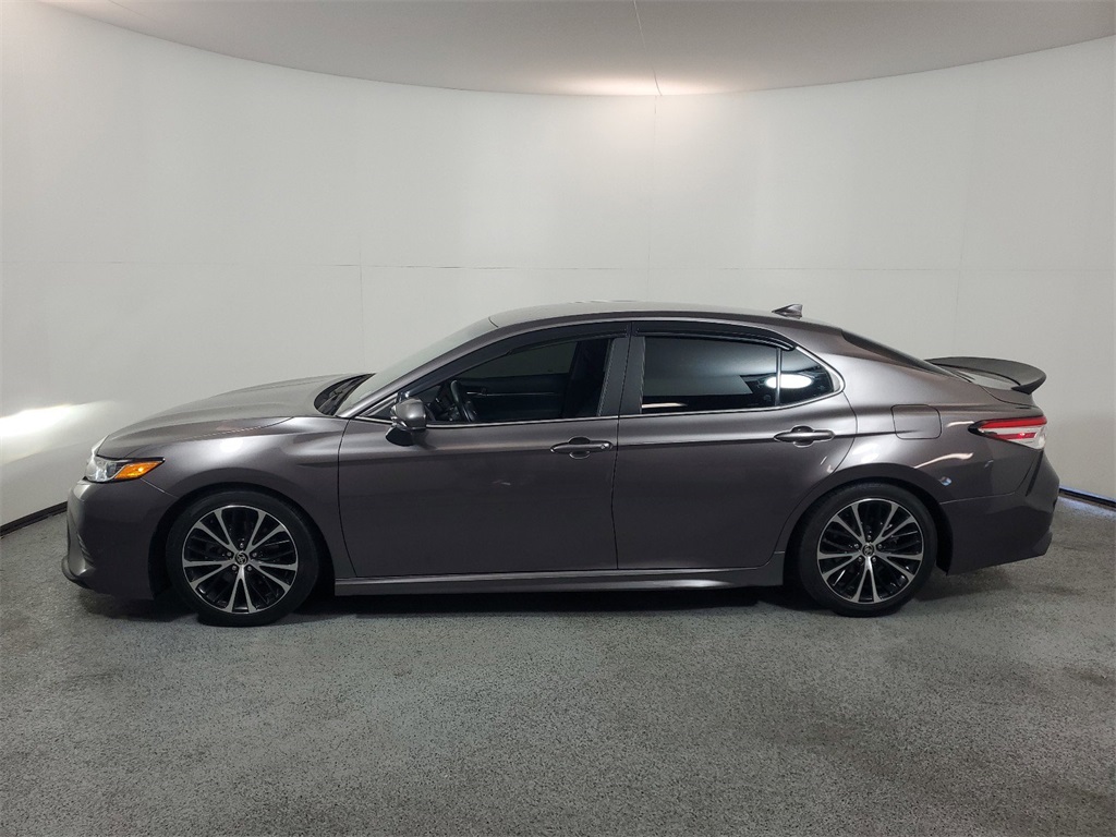 2020 Toyota Camry SE 4