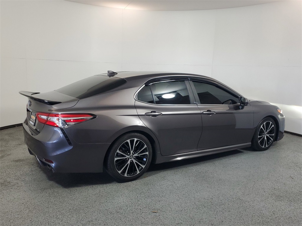 2020 Toyota Camry SE 8