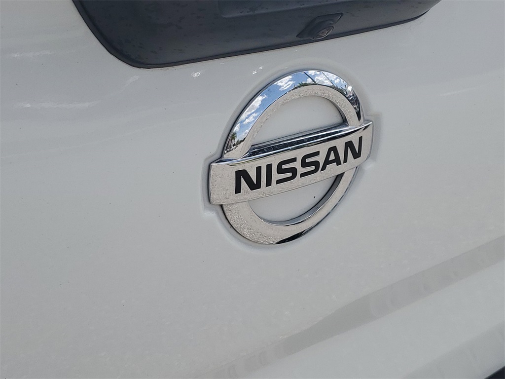 2021 Nissan Titan SV 9