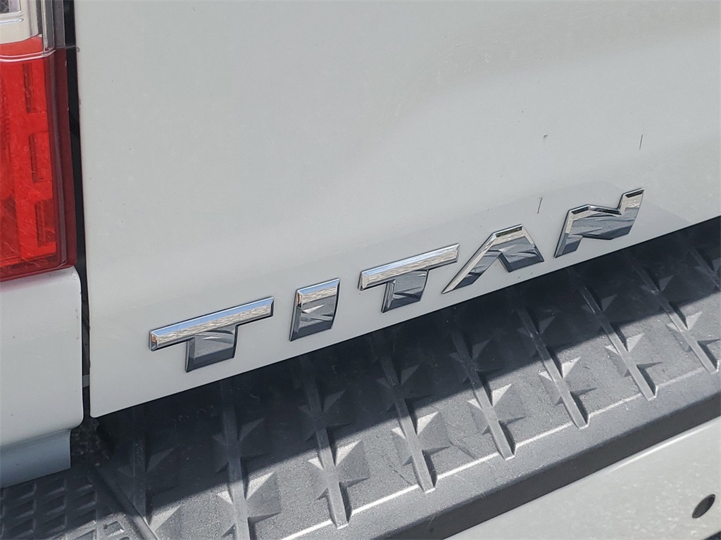 2021 Nissan Titan SV 10