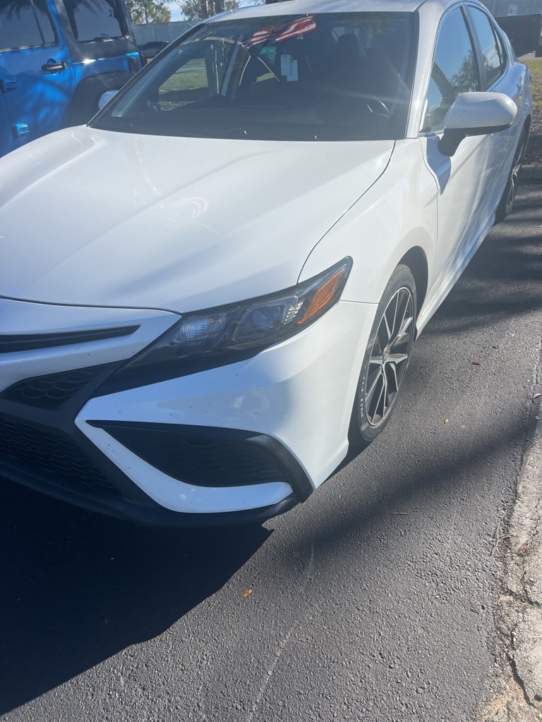 2021 Toyota Camry SE 1