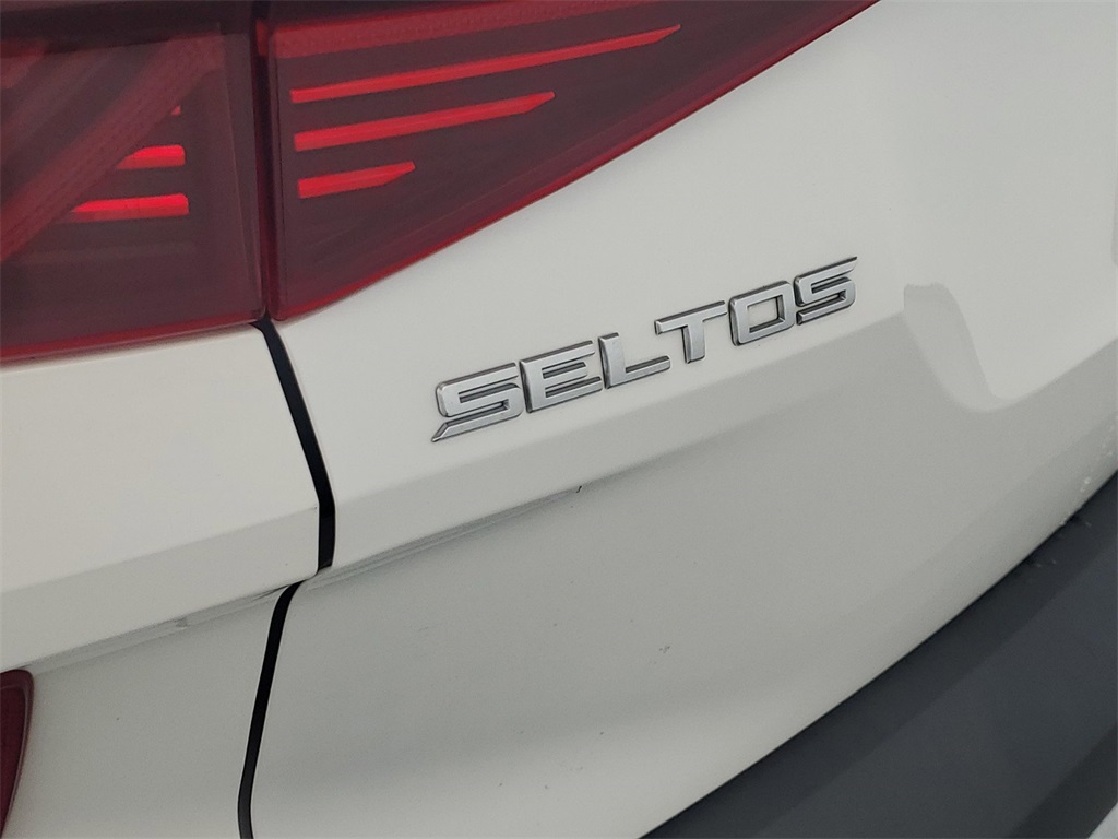 2022 Kia Seltos S 11