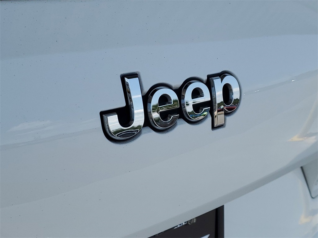 2022 Jeep Grand Cherokee L Laredo 29