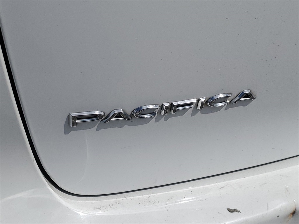 2022 Chrysler Pacifica Touring L 8