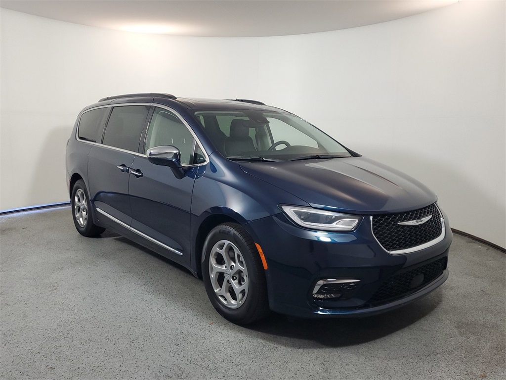 2022 Chrysler Pacifica Limited 1