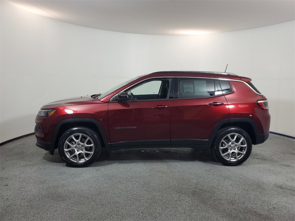 2022 Jeep Compass Latitude Lux 4