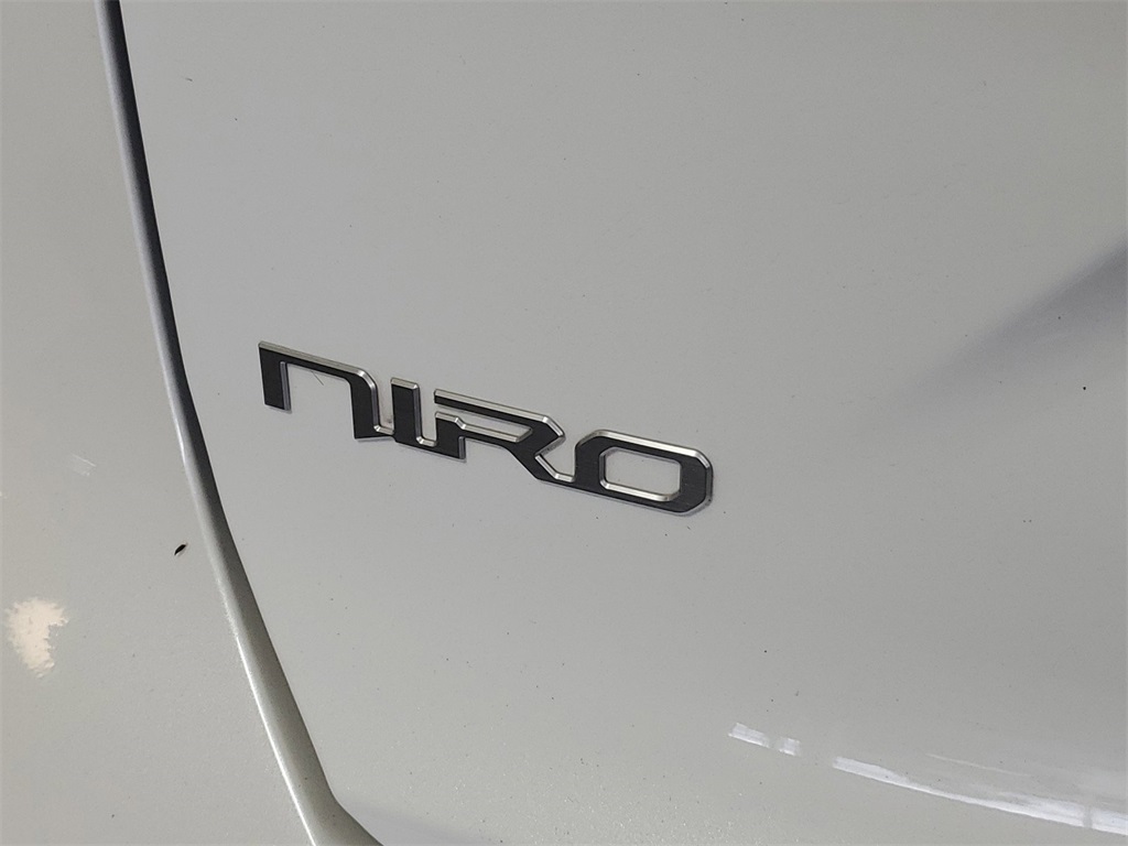 2023 Kia Niro EX 8