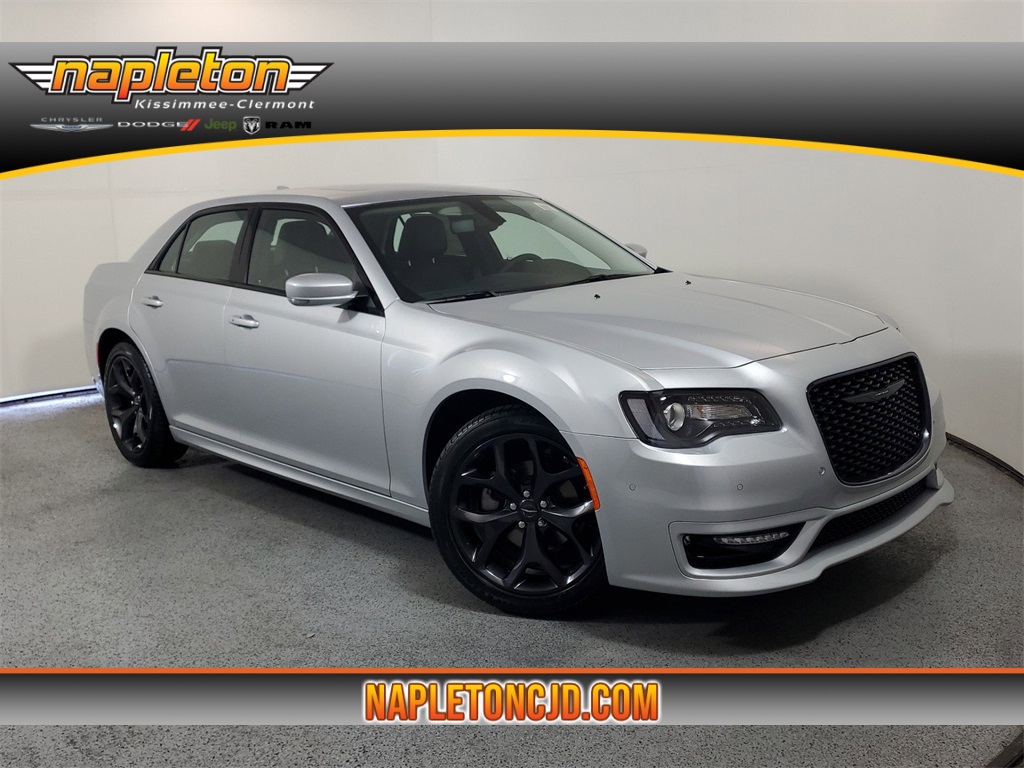 2023 Chrysler 300 Touring 1