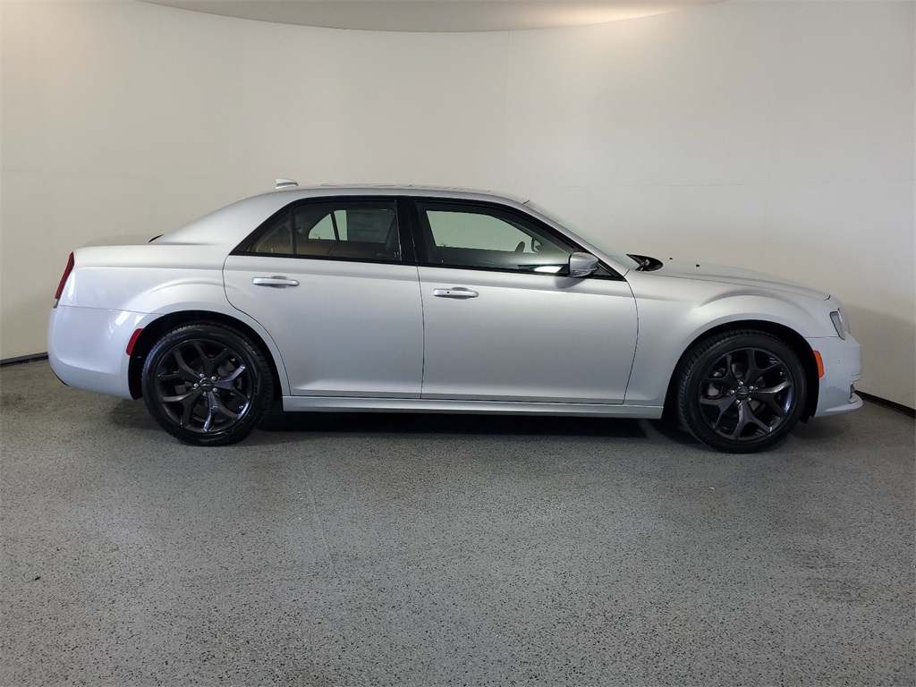 2023 Chrysler 300 Touring 9