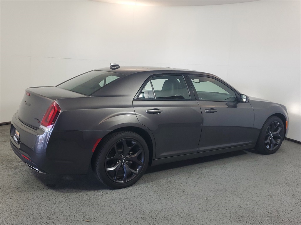 2023 Chrysler 300 S 8