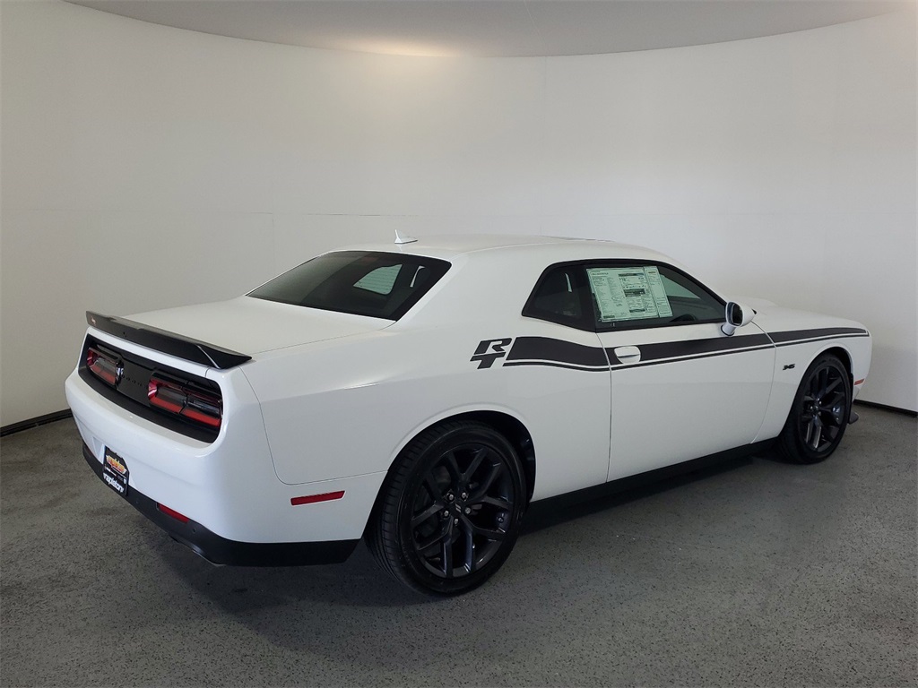 2023 Dodge Challenger R/T 8