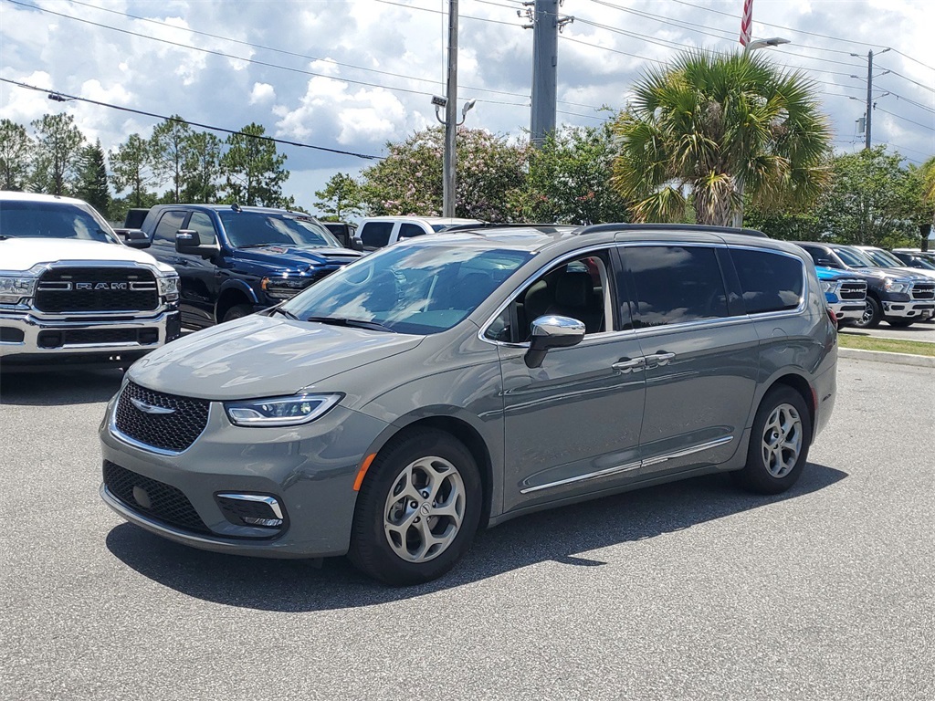 2023 Chrysler Pacifica Limited 3