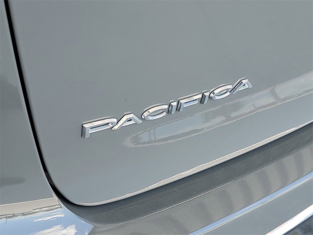 2023 Chrysler Pacifica Limited 34
