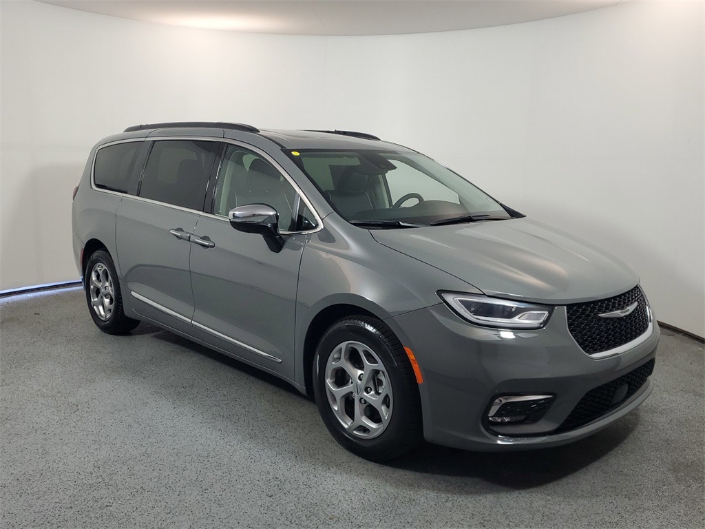 2023 Chrysler Pacifica Limited 1